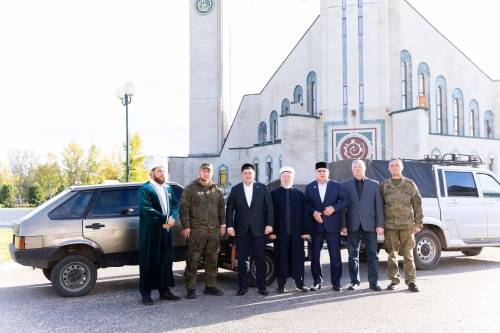 Мусульмане Нижнекамска передали автомобиль для бойцов СВО