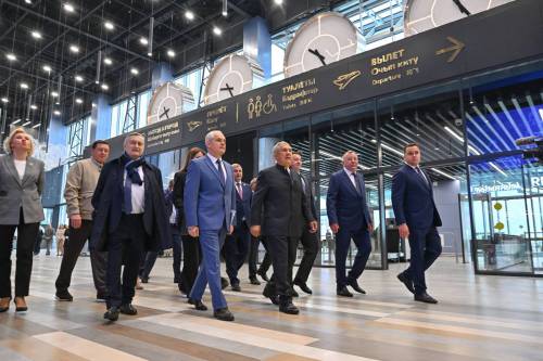 Минниханов открыл новый терминал аэропорта Казани в тестовом режиме