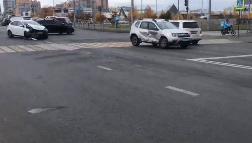 В Казани столкнулись две иномарки