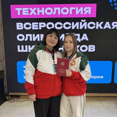 «Ставлю всегда пятерки!»: учительница труда из Казани – о зарплате, ИИ и дружбе с детьми
