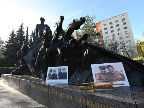 В Казани почтили память поэта и писателя Башкортостана Мустая Карима