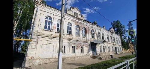 С революционным прошлым: исторический особняк в Тетюшах продают за 1 рубль
