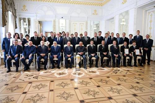 Минниханов в День тренера поздравил наставников «Динамо – Ак Барса» с 24-м чемпионством