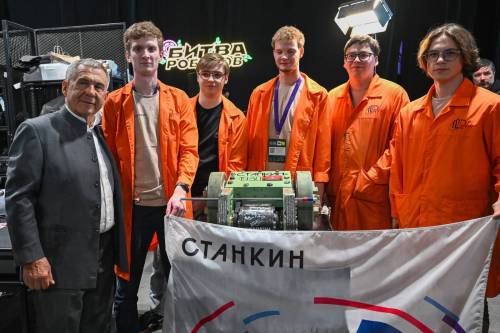 Минниханов посетил финал «Битвы роботов» в Казани
