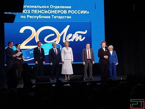 «Человек молод, пока он учится»: пенсионеры Татарстана сели за парты, чтобы изучать ИИ и садоводство