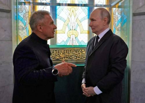 Минниханов поздравил Путина с днем рождения