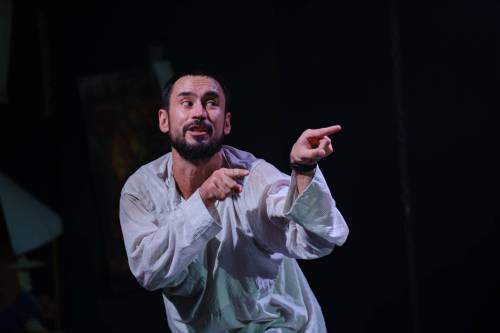 Абсурд и не только: в Казани прошла премьера комедии «Уроки татарского»
