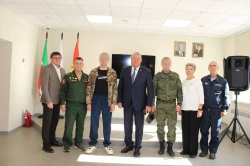Глава Заинского района РТ встретился с участниками СВО
