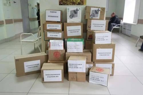 Медики ЦРБ Нижнекамска собрали 30 коробок лекарств и вещей для бойцов СВО