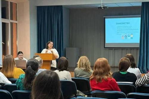 В казанской школе запустили занятия с психологами и педагогами для родителей