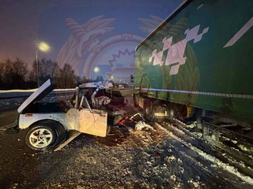 На трассе М-7 в Зеленодольском районе в ДТП с грузовиком погибла пассажир легковушки
