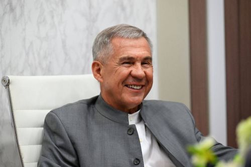 Раис Татарстана встретился с главой управления экономических и свободных зон Султаната Оман