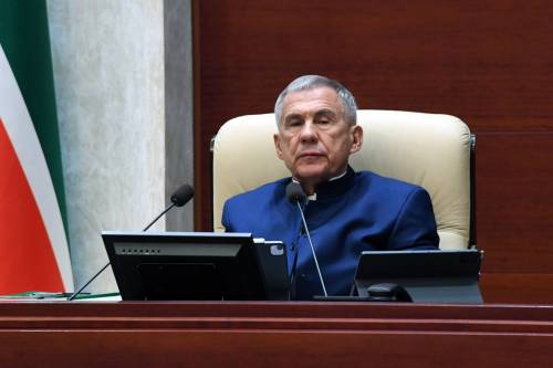 «Татарстанская земля славится героями»: Минниханов поздравил с Днем защитника Отечества