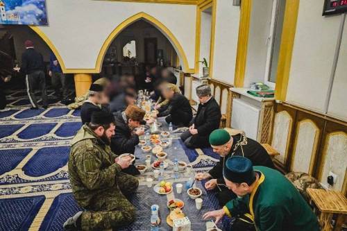 ДУМ РТ провело ифтар для бойцов СВО в Соборной мечети Луганска