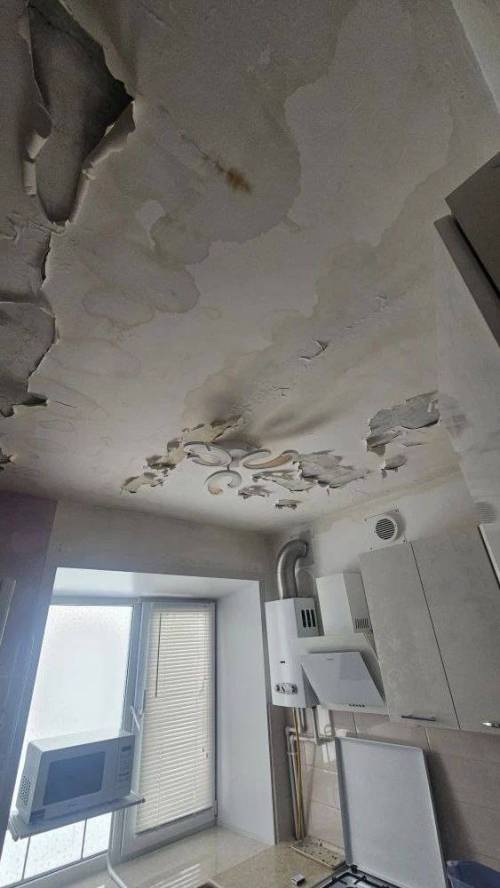 В доме на Советской в Казани после обрушения крыши затопило несколько этажей – фото