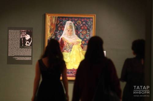 Скрипка, голос и путь Урманче: в Казани открылась выставка «Воспоминания, вышитые цветом»