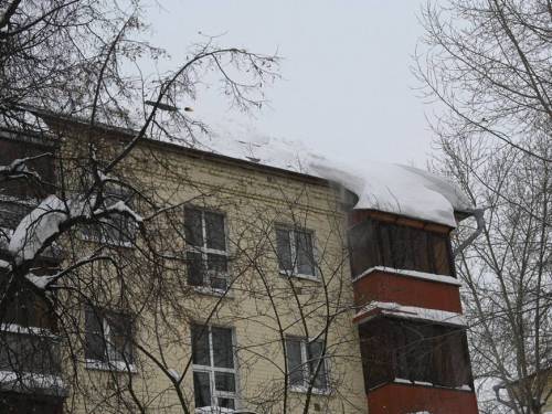 Еще более 200 крыш домов в Казани очищены от снега и наледи