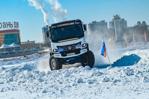 Минниханов устроил заезд на грузовике «КАМАЗ-мастера» на льду Амура в Благовещенске – видео