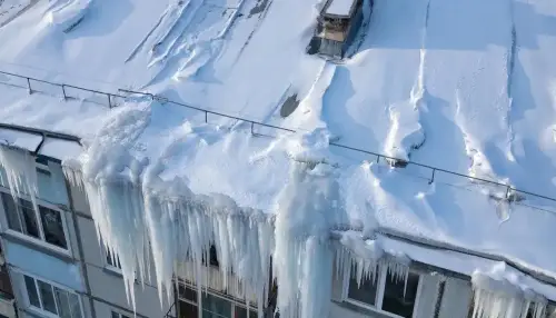 Минниханов: коммунальщики должны взять на контроль ситуацию со снегом на крышах