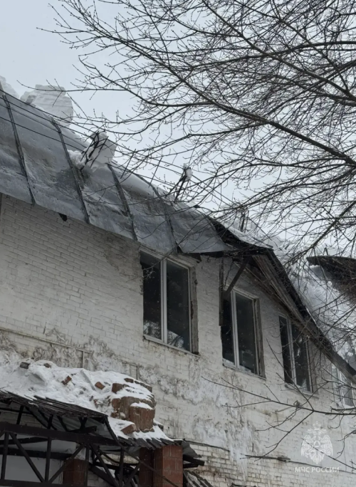 МЧС завершило поиск пострадавших при обрушении крыши здания на ул.Товарищеской