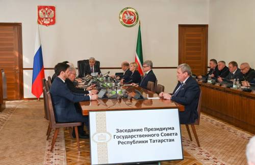 «В одиночку никто не справится»: в Госсовете РТ обсудили вопросы воспитания детей и подростков