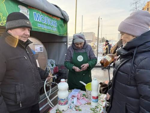 Высокогорские фермеры привезли мед, картофель и молоко на ярмарку в Казань