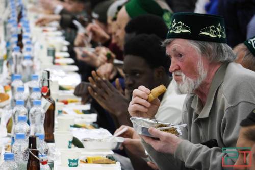 XIV Республиканский ифтар в «Казань Экспо» объединил 8 тысяч верующих