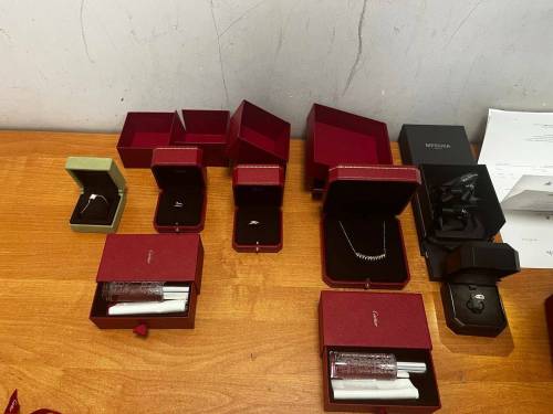 Двух челнинцев задержали за попытку ввоза золота из Дубая на 1,1 млн рублей