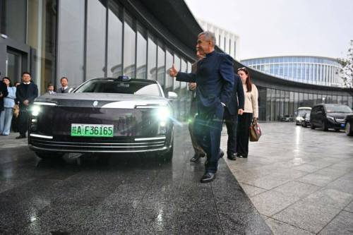 Рустам Минниханов посетил автомобильное производство JAC в Китае