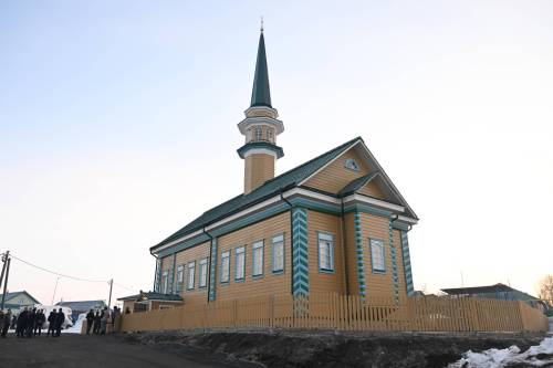 «Победа веры, единства и любви к своему наследию»: в селе Айбаш после реставрации открылась мечеть