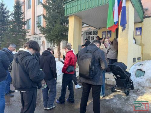«Кто последний за штампом?»: родители в Казани бьются в очередях за справками о гражданстве детей