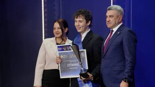Преподаватель лицея Казани Илья Тарасов стал учителем года Татарстана – 2026