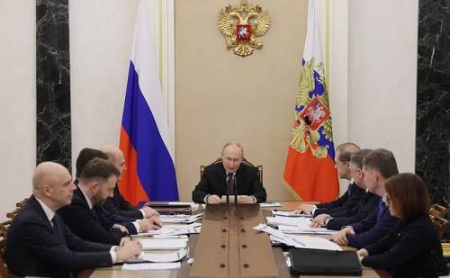 Путин: нефтегазовым компаниям стоит направить сверхдоходы на погашение долгов перед банками