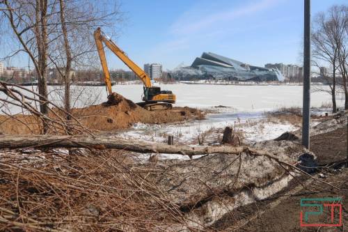 Почему вдоль озера Кабан вырубают деревья