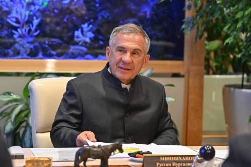 Наша вера и опора: Минниханов поздравил татарстанок с Международным женским днем