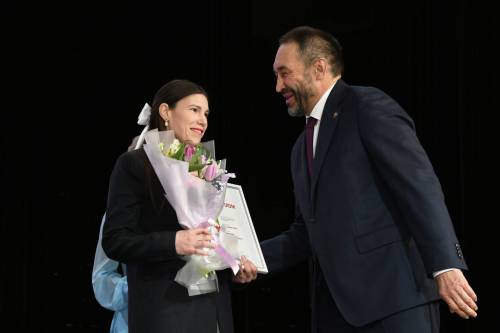 Песошин в Казани наградил победительниц конкурса «Женщина года»