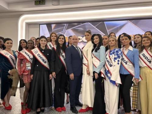 Участницы конкурса красоты BRICS посетили юных пациентов онкоцентра ДРКБ