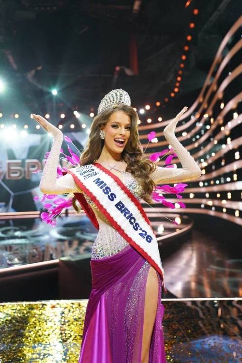 Россиянка Валентина Алексеева победила в конкурсе красоты в номинации «Мисс БРИКС»