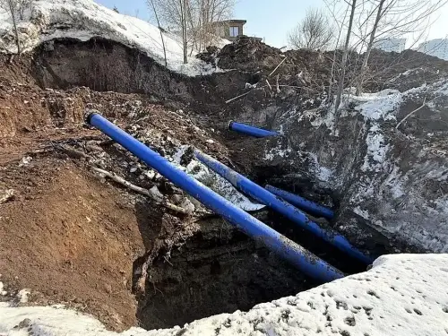 В поселке ГЭС по нацпроекту ремонтируют водопровод с износом 85%