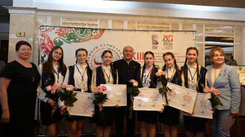 Ахметов наградил победителей Международной олимпиады по татарскому языку