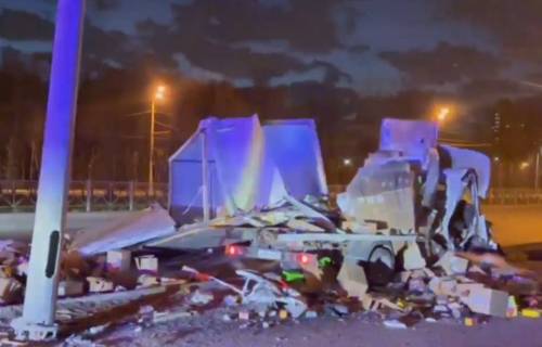 Водитель «Газели» уснул за рулем и врезался в столб на Краснококшайской в Казани