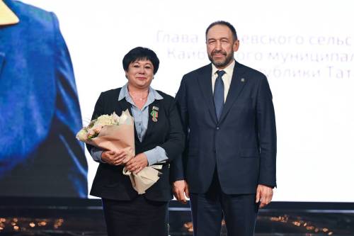 Песошин в Казани наградил работников местного самоуправления