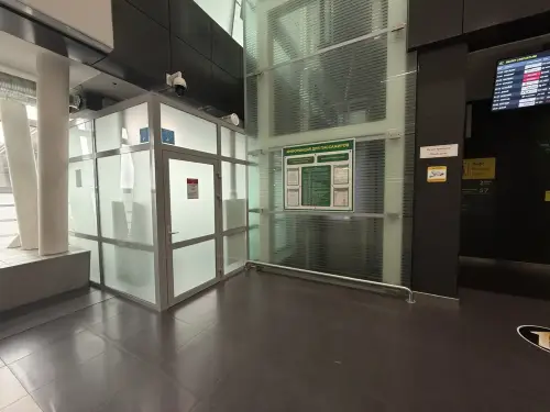 В аэропорту Казани открылась курительная кабина