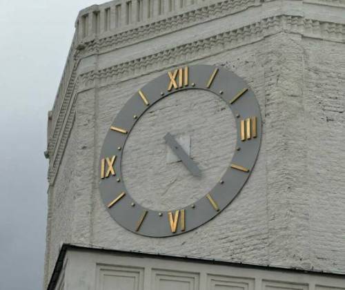 Сильный ветер сорвал стрелку часов на Спасской башне Казанского Кремля