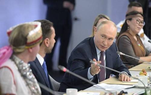 Путин встретился с представителями коренных малочисленных народов России