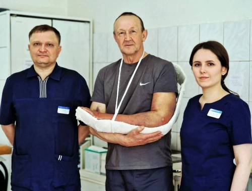 В клинику Челнов попал первый в этом году пациент с укусом гадюки, мужчину спасли