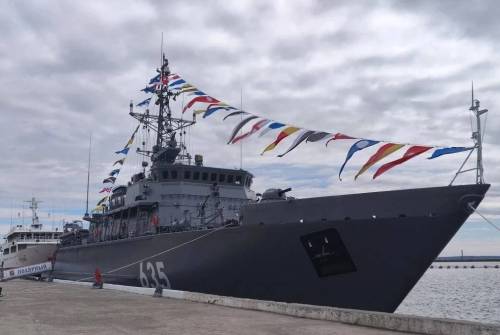 В состав ВМФ России вошел новейший тральщик противоминной обороны «Полярный»