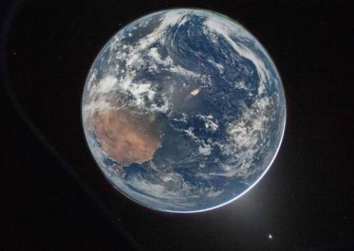 Астронавты на корабле Orion преодолели половину пути к Луне