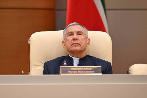 Минниханов призвал усилить контроль за промбезопасностью в Татарстане после пожара на «НКНХ»