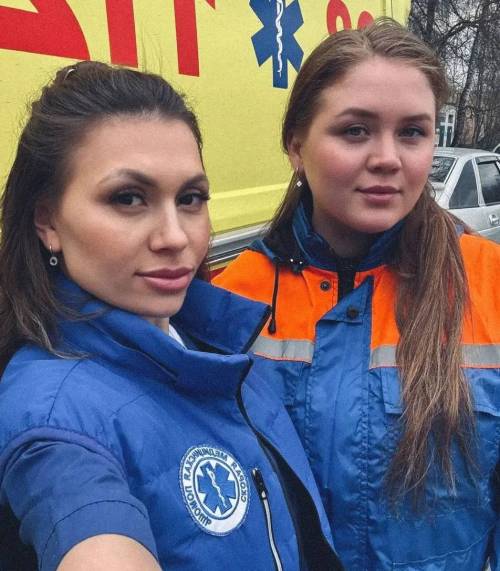 Медики в Челнах спасли беременную, которая бросилась в реку ради собаки